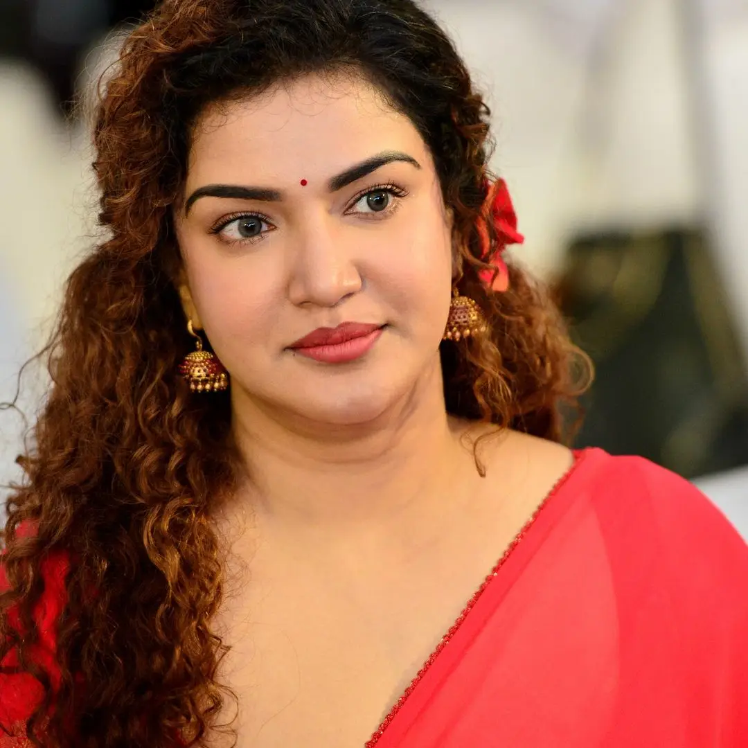 Honey Rose Long Hair Smiling Face Closeup Wallpapers